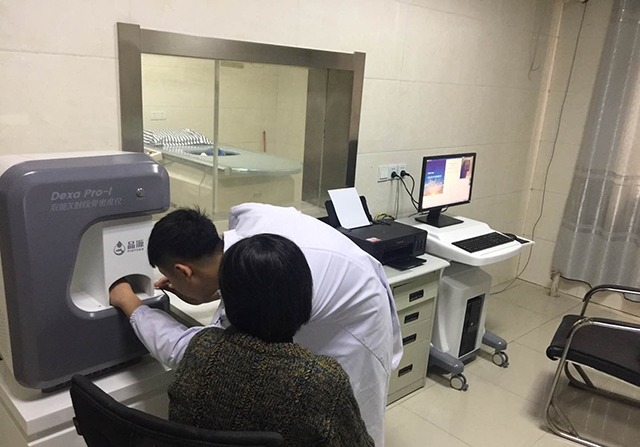 年輕人檢測骨密度選擇超聲骨密度檢測儀的還是X射線骨密度檢測儀的？